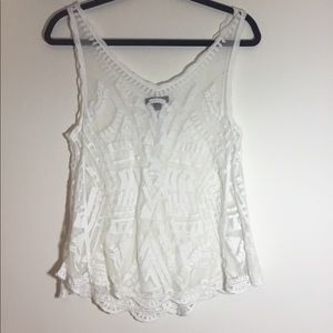 Women’s White Lace Top 🌸🌻💗